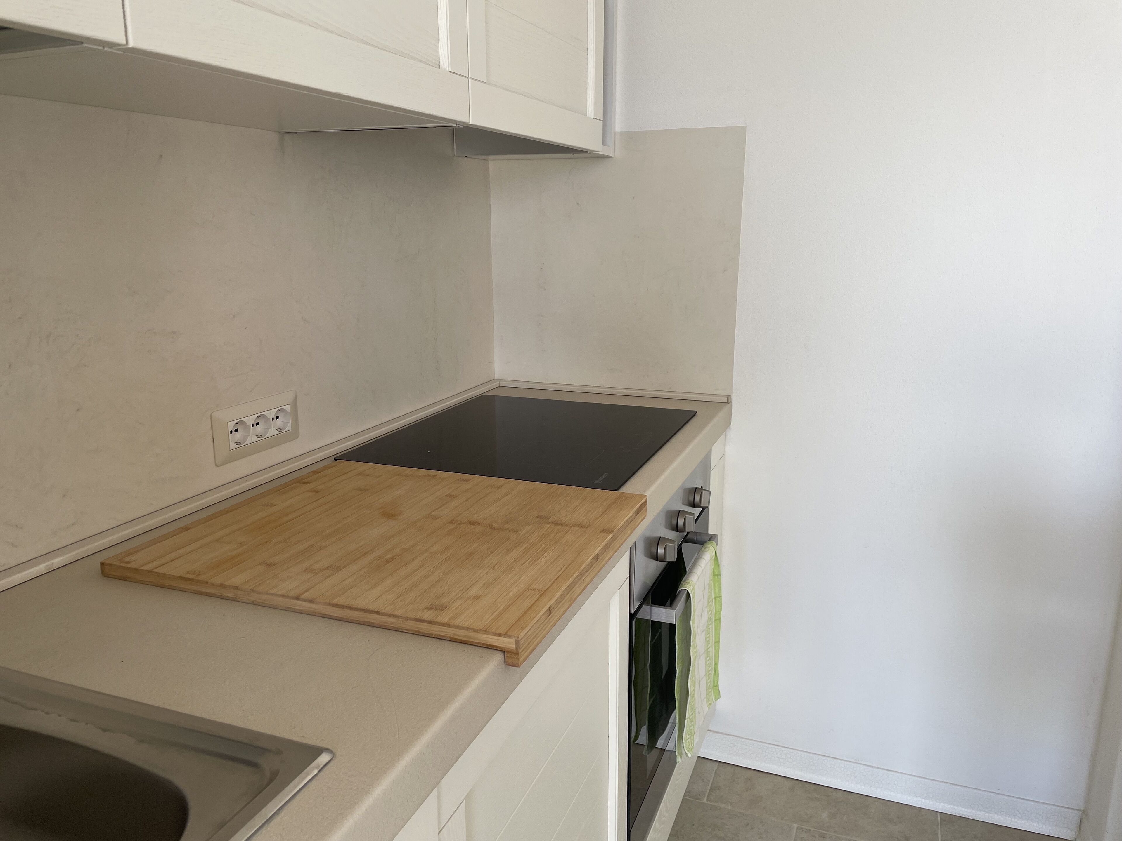 Apartment with large terrace overlooking the sea