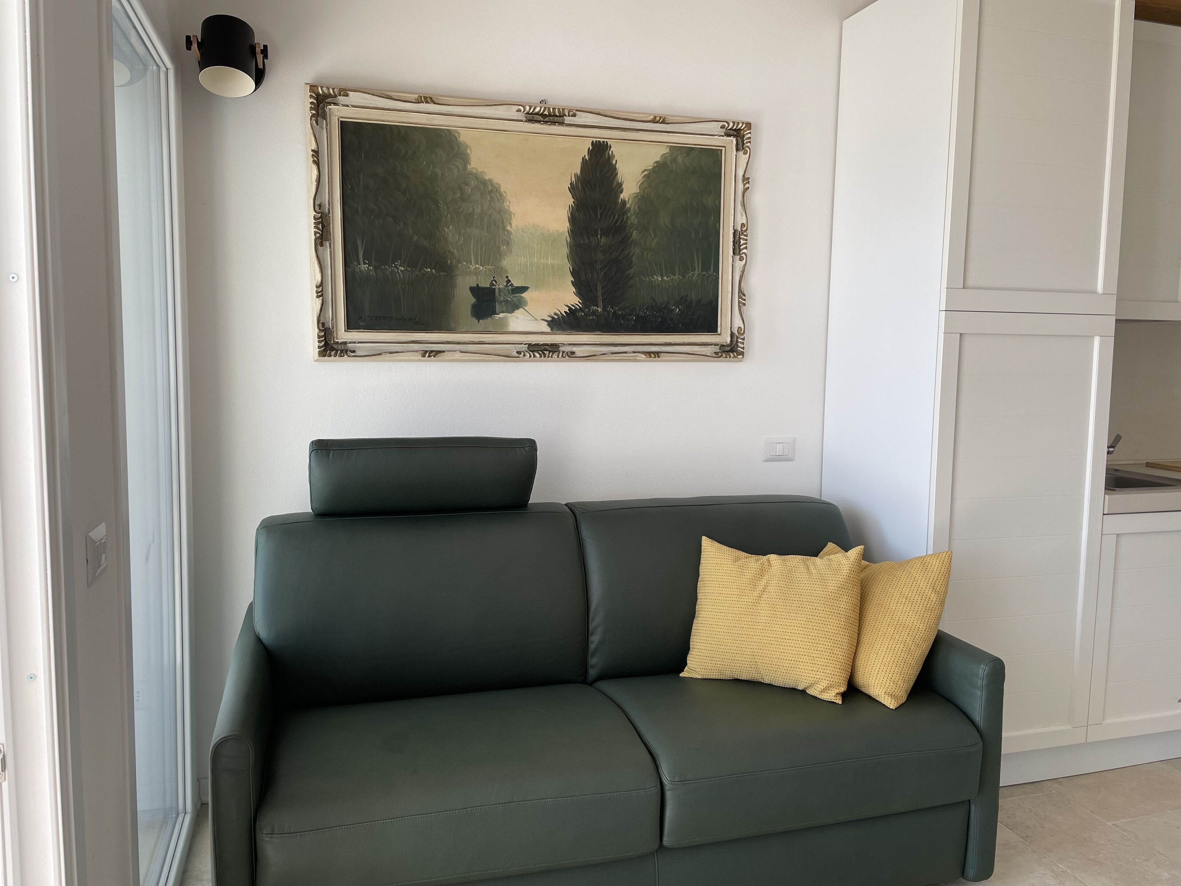 Apartment with large terrace overlooking the sea