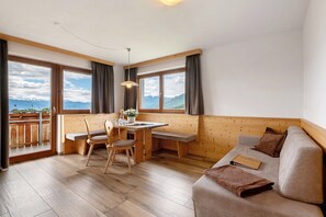 TV - Holiday Apartment 'Forchnerhof Apt Rose' with Mountain View, Shared Garden and Wi-Fi (Maranza)