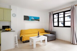 TV - Vacation Home "Candido" close to the Sea with Private Terrace (Playa Honda)