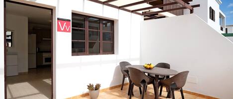 تناول الطعام بالخارج