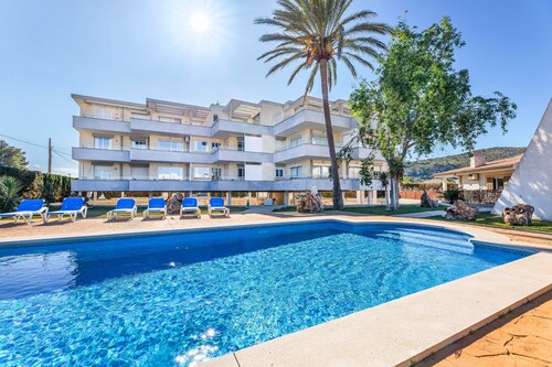 Holiday Apartment "Veleta" with Private Terrace, Shared Pool and Wi-Fi