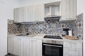 Fridge, oven, stovetop, dishwasher