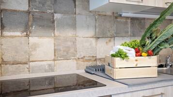 Kühlschrank, Ofen, Herdplatte, Geschirrspüler