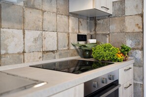 Réfrigérateur, four, plaque de cuisson, lave-vaisselle