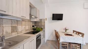 Kühlschrank, Ofen, Herdplatte, Geschirrspüler