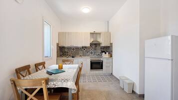 Réfrigérateur, four, plaque de cuisson, lave-vaisselle