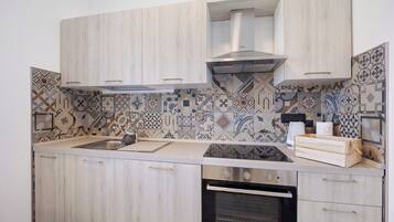 Kühlschrank, Ofen, Herdplatte, Geschirrspüler