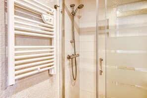 Shower, towels