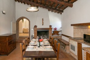 Dining - Holiday Home 'Villa Adelmo' with Private Pool, Terrace and Wi-Fi (Pomarance)