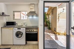 Kühlschrank, Mikrowelle, Ofen, Herdplatte