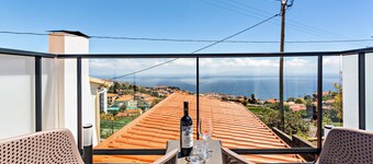 Appartement 'Panoramic Views I I' met Uitzicht op Zee, WiFi en Airconditioning