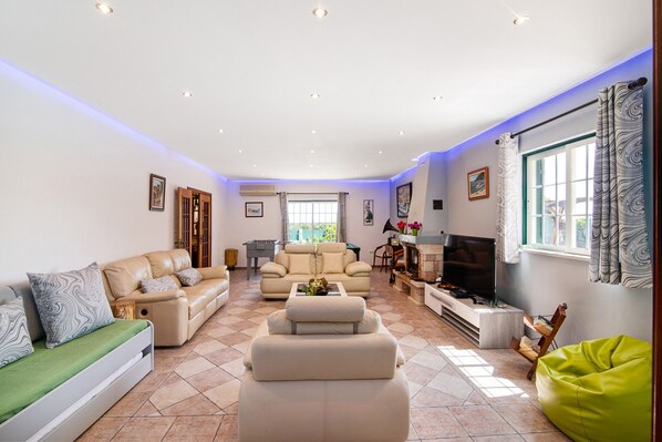 TV, fireplace, table tennis