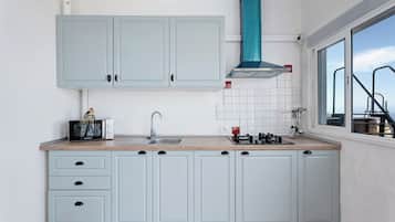Fridge, microwave, stovetop, coffee/tea maker
