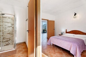 3 bedrooms, iron/ironing board, free WiFi, bed sheets - Holiday Home 'La Cuadra de Juan' with Sea View, Private Terrace and Wi-Fi (Frontera)