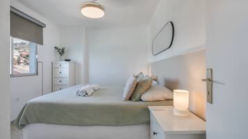 2 slaapkamers, een strijkplank/strijkijzer, gratis wifi, beddengoed