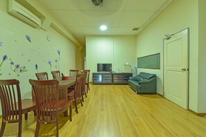 尊荣套房 | 笔记本电脑工作区、免费 WiFi、床单