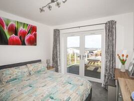 3 habitaciones, decoración personalizada y muebles diferentes 