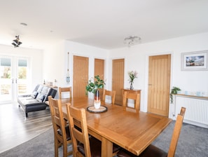 Dining - Tinkers Patch (Tyn-y-Gongl)