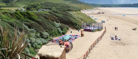 Una playa cerca