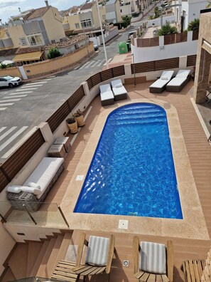 Piscina all'aperto, una piscina riscaldata