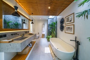 Vila superluxo, 5 quartos | Banheiro | Secador de cabelo, toalhas de banho