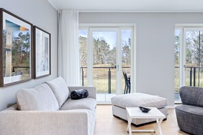 TV - Schönes Ferienapartment in Toplage Direkt an der Ostsee mit Balkon zur Meerseite (Ostseebad Binz OT Prora)