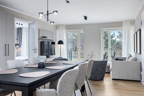 Familienfreundliches Ferienapartment in Toplage am Meer mit Balkon & zwei Bädern