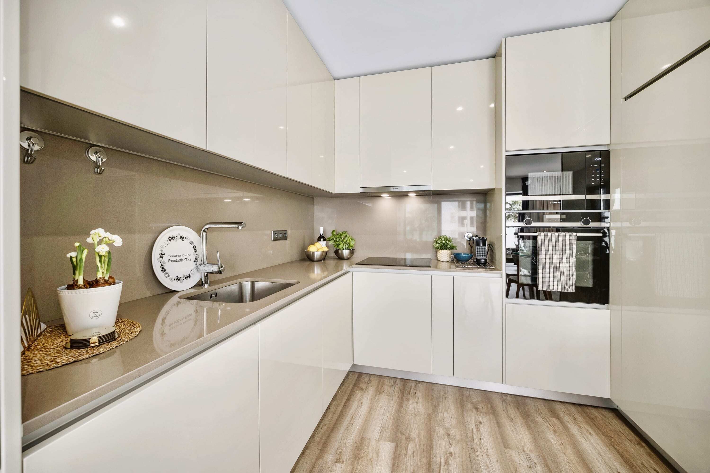 Bright Modern Beachside Apartment w/Pool & Seaview