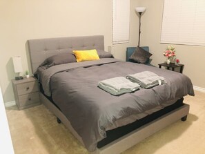 3 bedrooms, desk, WiFi, bed sheets