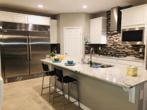 Fridge, microwave, dishwasher, cookware/dishes/utensils