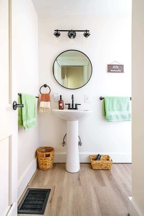 Ympäristöystävälliset hygieniatuotteet, hiustenkuivaaja, pyyhkeet