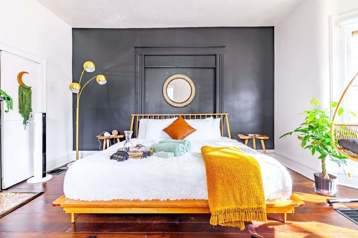 3 bedrooms, desk, iron/ironing board, travel crib