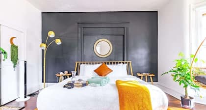 PRIME Location - CLEAN – Free Parking- Top Rated