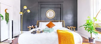 PRIME Location - CLEAN - Top Rated - Free Parking
