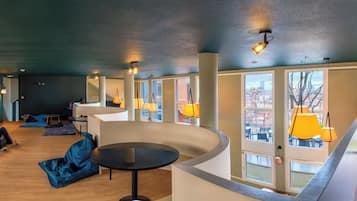 Coin salon dans le hall