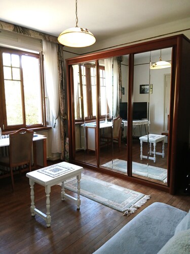  Gite 2 Zimmer im ersten Stock,  grosse “terrasse” und Garten, 