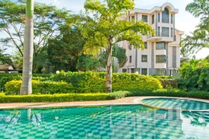 Private pool - Natural Oak Apartments (Nairobi)