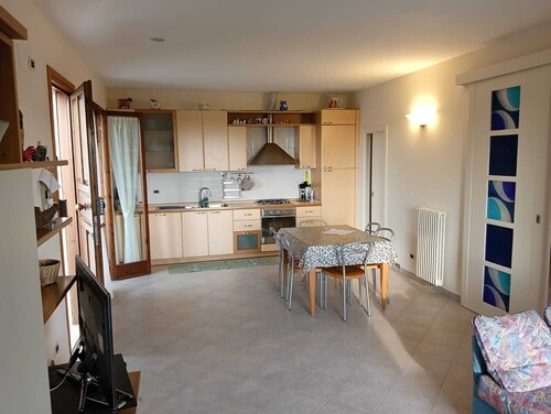 SEA VIEW APARTMENT-10 MIN. FROM SEA AND BOLGHERI - PRIVATE GARDEN AND PARKING