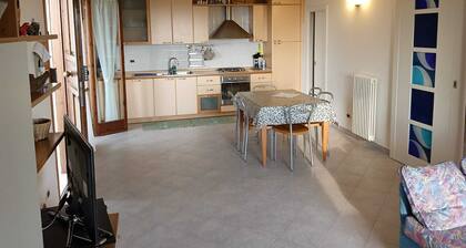 SEA VIEW APARTMENT-10 MIN. FROM SEA AND BOLGHERI - PRIVATE GARDEN AND PARKING