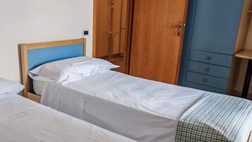 2 Schlafzimmer, Schreibtisch, Bügeleisen/Bügelbrett, WLAN