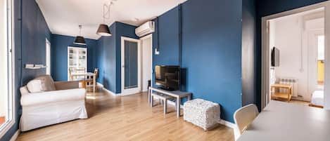 Familjepenthouse | Vardagsrum | 43-tums platt-tv med satellitkanaler och tv