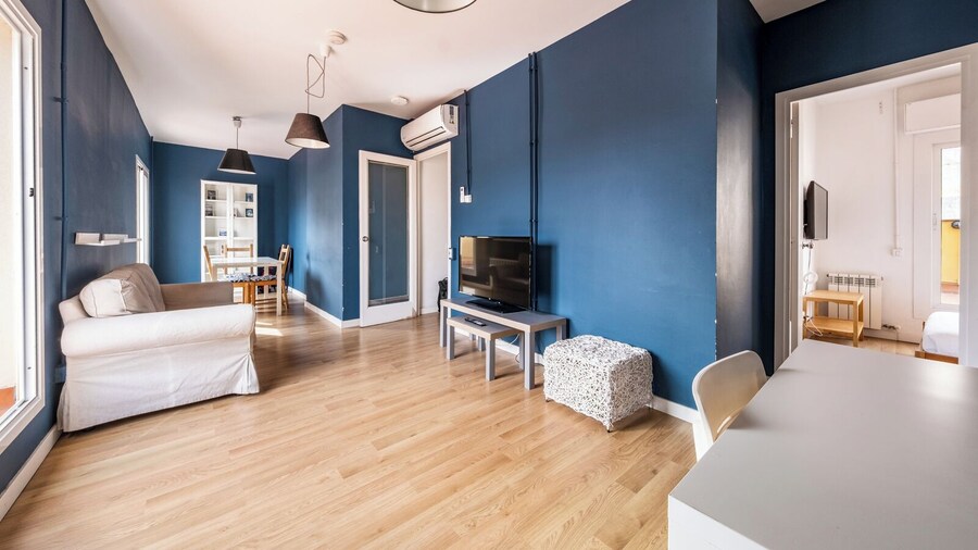 AinB Barcelona Sants Apartments