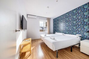 Deluxe Penthouse, 2 Bedrooms, Terrace, City View | Free WiFi, bed sheets - AinB Barcelona Sants Apartments (Barcelona)