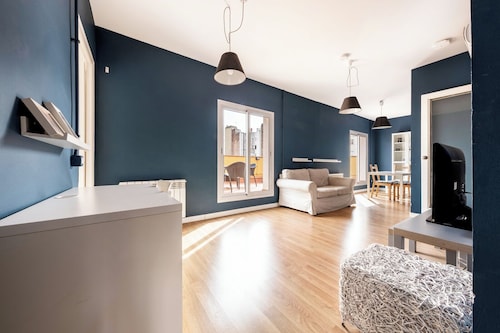 AinB Barcelona Sants Apartments