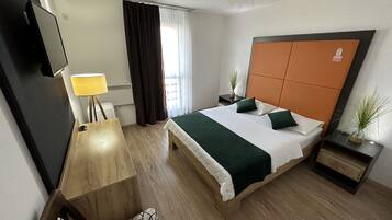 Deluxe Room | Desk, laptop workspace, soundproofing, free WiFi
