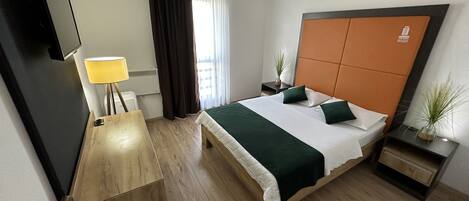 Chambre Deluxe | Bureau, espace de travail pour ordinateur portable