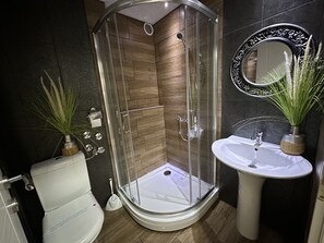 Free toiletries, slippers, towels, soap - Business Hotel Prijedor (Prijedor)