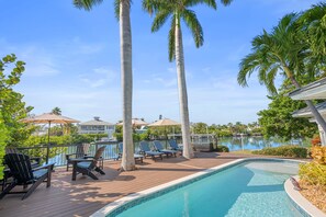 A heated pool - Anna Belle by Beach Boutique Rentals (Anna Maria)