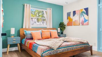 3 Schlafzimmer, Betten mit Memory-Foam-Matratzen, Schreibtisch